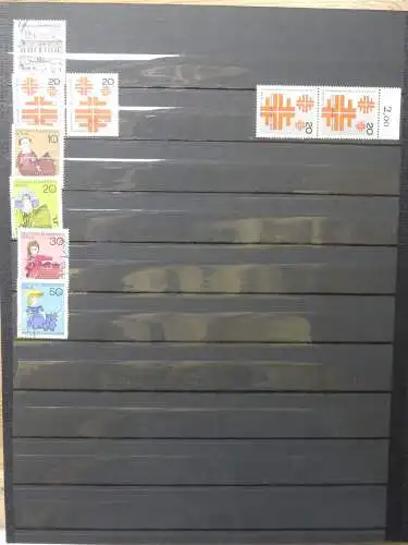 Berlin Lagerbuch teils mit mittleren Werten im Einsteck-Album #LZ577