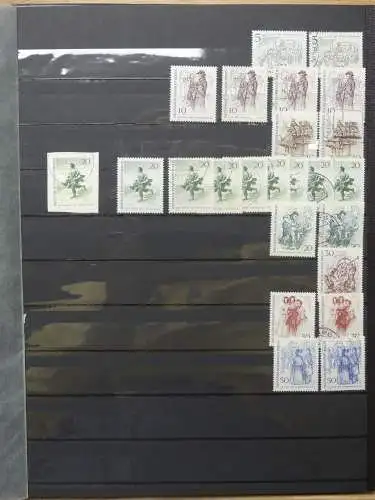 Berlin Lagerbuch teils mit mittleren Werten im Einsteck-Album #LZ577