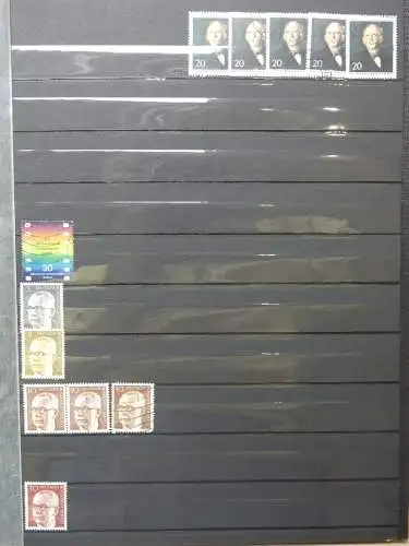 Berlin Lagerbuch teils mit mittleren Werten im Einsteck-Album #LZ577