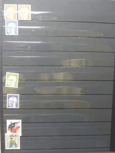 Berlin Lagerbuch teils mit mittleren Werten im Einsteck-Album #LZ577