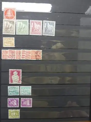 Berlin Lagerbuch teils mit mittleren Werten im Einsteck-Album #LZ577