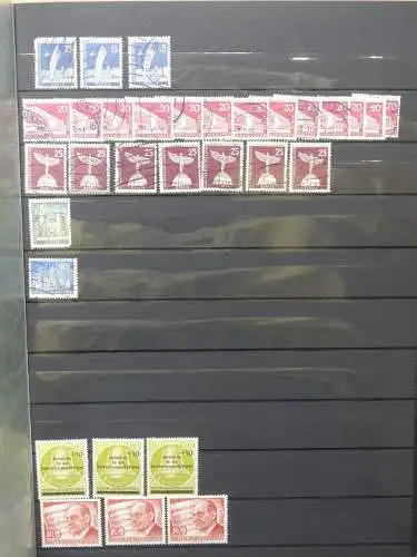 Berlin Lagerbuch teils mit mittleren Werten im Einsteck-Album #LZ577