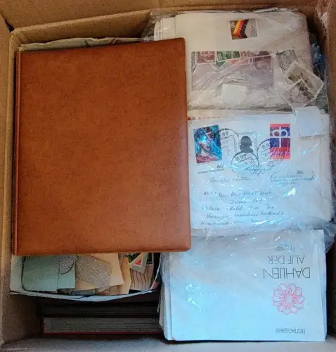 ALLES MUSS RAUS - ca 15kg Wunderkiste mit Alben, Briefmarken, Belegen uvm #KK003