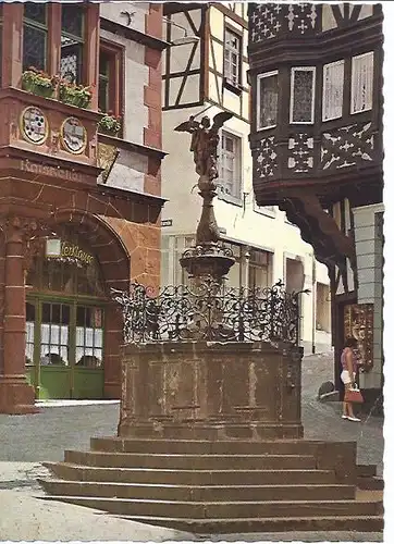 79753 - Bernkastel Kues, Rathaus mit dem St. Michaelbrunnen