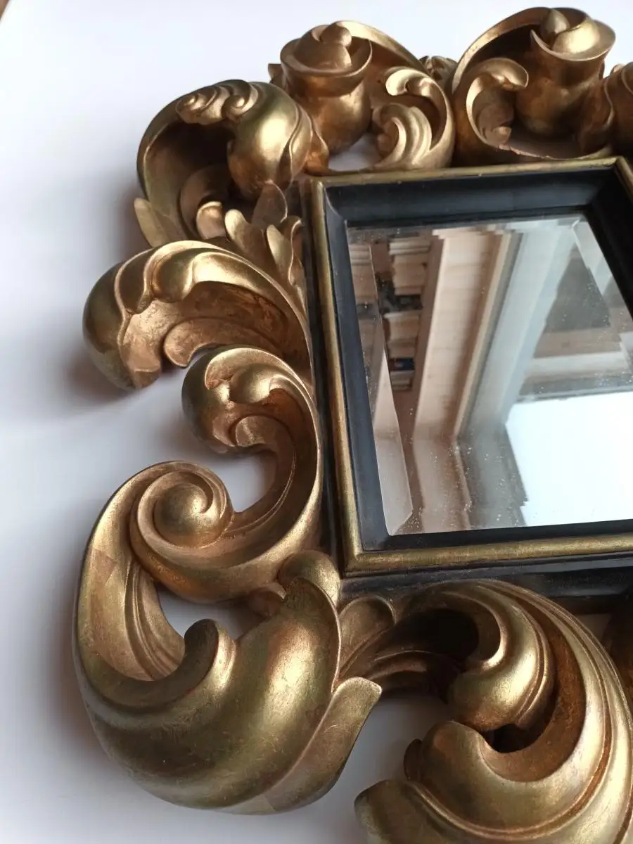 Reich geschnitzter Spiegel - vergoldet / Richly carved mirror - gilded 2