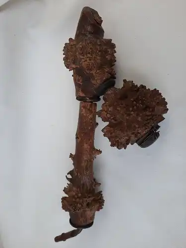 alte Tabakpfeife aus einer Wurzel gefertigt