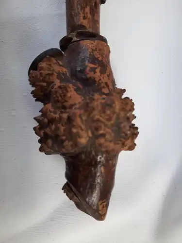 alte Tabakpfeife aus einer Wurzel gefertigt