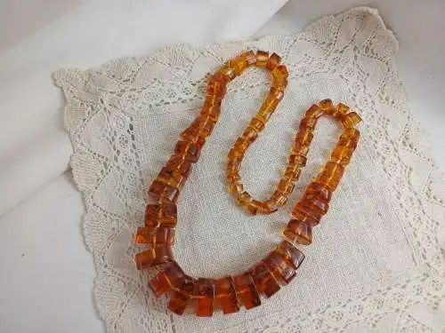 Riesige Kette in Bernsteinoptik, Polybern, fancy 70s , ungewöhnliche Form, muss neu gefädelt werden