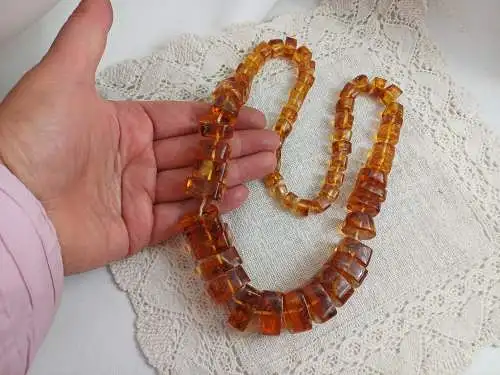 Riesige Kette in Bernsteinoptik, Polybern, fancy 70s , ungewöhnliche Form, muss neu gefädelt werden