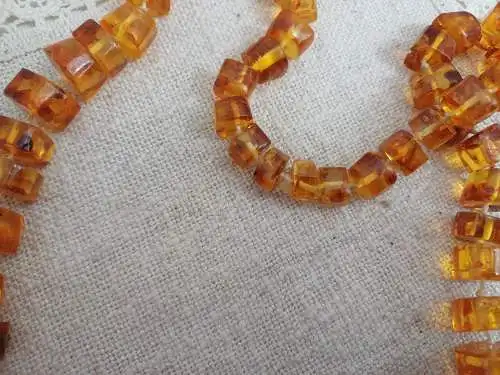 Riesige Kette in Bernsteinoptik, Polybern, fancy 70s , ungewöhnliche Form, muss neu gefädelt werden