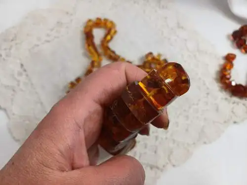 Riesige Kette in Bernsteinoptik, Polybern, fancy 70s , ungewöhnliche Form, muss neu gefädelt werden