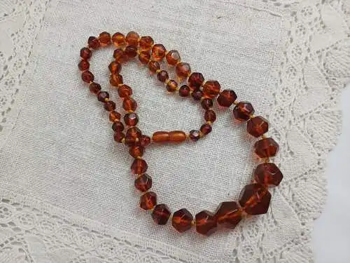  Kette in facettiertem Bernstein, art deko, geschliffener Bernstein , ungewöhnliche Form, muss neu gefädelt werden