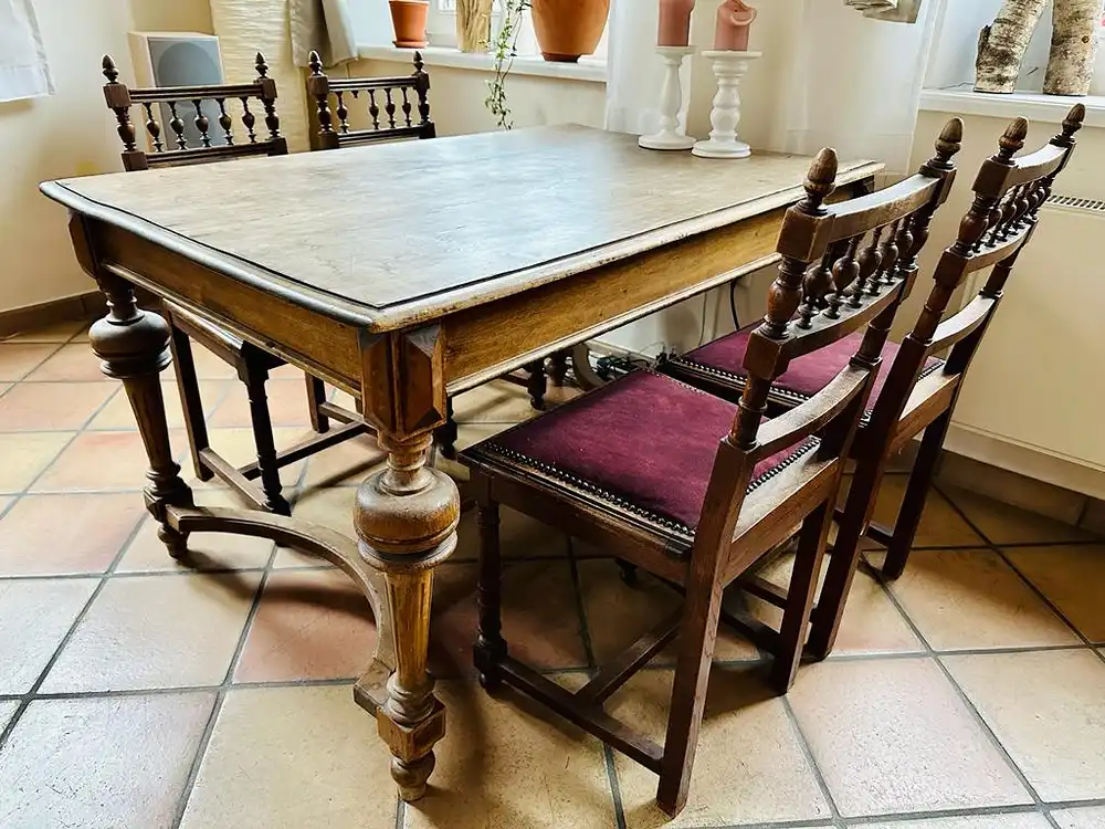 Tisch mit 4 Stühlen Gründerzeit 1