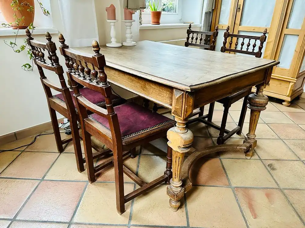 Tisch mit 4 Stühlen Gründerzeit 2