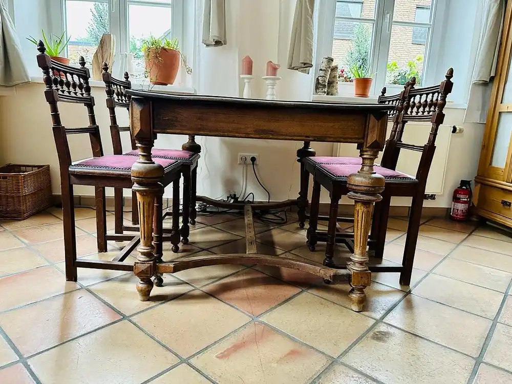 Tisch mit 4 Stühlen Gründerzeit 3