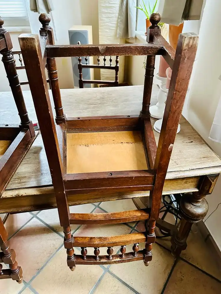 Tisch mit 4 Stühlen Gründerzeit 8