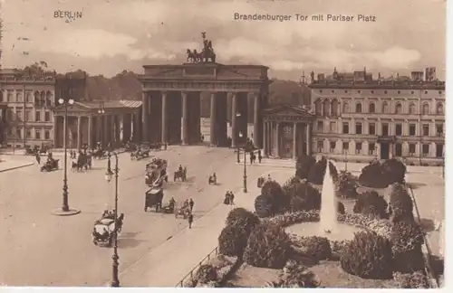 Berlin - Brandenburger Tor, Pariser Platz gl1913 60.026