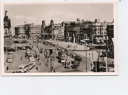 Frankfurt a.M. Viel Betrieb am Hauptbahnhof ngl 13.579