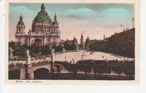 Berlin Dom Lustgarten ngl 13.854