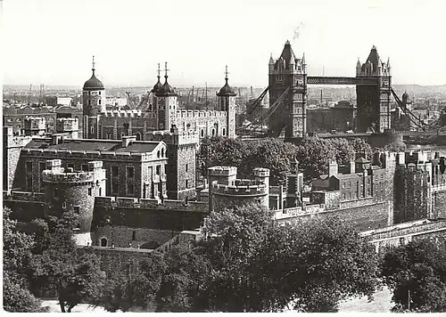 London The Tower and Tower Bridge ngl C0395