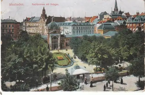 Wiesbaden Kochbrunnen mit Anlagen feldpgl1915 24.712