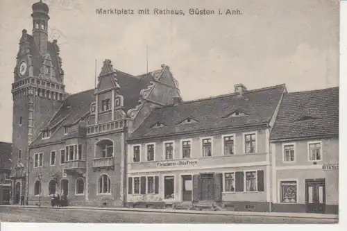 Güsten Marktplatz mit Rathaus feldpgl1917 90.686