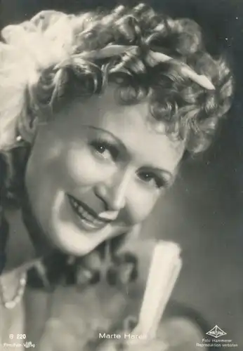 Porträt Marte Harell ngl 105.845