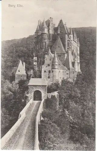 Burg Eltz Einfahrtseite ngl 22.426