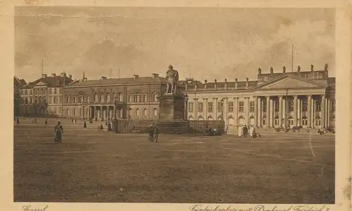 Cassel Friedrichsplatz mit Denkmal ngl 110.334