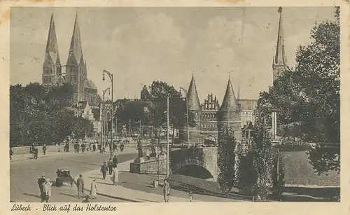 Lübeck Blick auf das Holstentor glca.1930 110.295