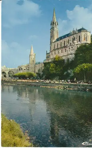 Lourdes La Basilique vue du Gave gl1974 28.688