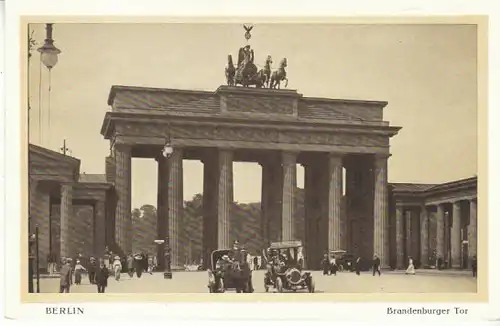 Berlin Brandenburger Tor Pariser Platz ngl B4917