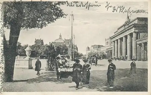 Berlin Partie vor dem Brandenburger Tor gl1911 117.245