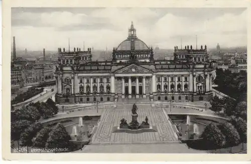 Berlin Bismarck vor Reichstagsgebäude ngl B4844