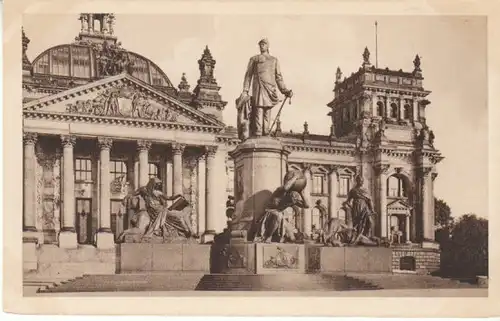 Berlin Bismarck vor Reichstagsgebäude ngl B4835