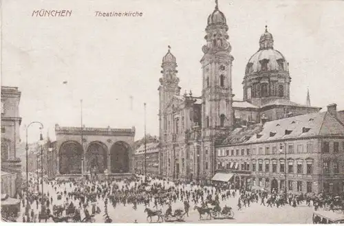 München Theatinerkirche Platzkonzert? gl1919 B7342