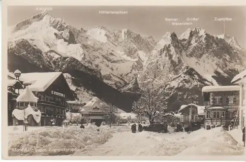 Garmisch Marktplatz gegen Zugspitzgruppe ngl B7367