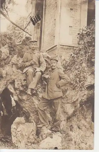 Zwei Soldaten an Felsen ngl 201.280