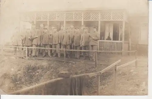 Soldaten-Kompagnie vor Haus ngl 201.520