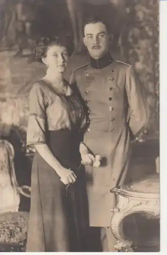 Ein Soldat mit seiner Liebsten ngl 201.540