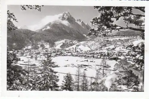 Mittenwald mit Wetterstein im Schnee gl1951 B7348