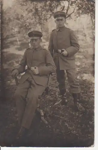 Zwei Soldaten feldpgl1918 201.570