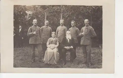 Gruppenbild mit Soldaten zum Ehejubiläum? ngl 201.597