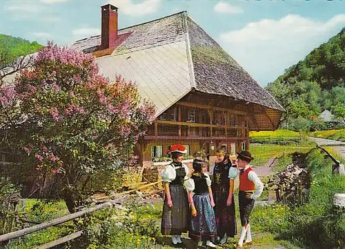 Schwarzwald Trachten Schwatz vorm Haus gl1965 B8328