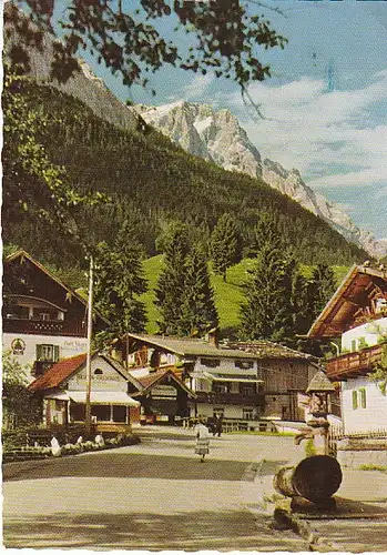 Grainau Dorfplatz gegen Zugspitze gl1961 C1337