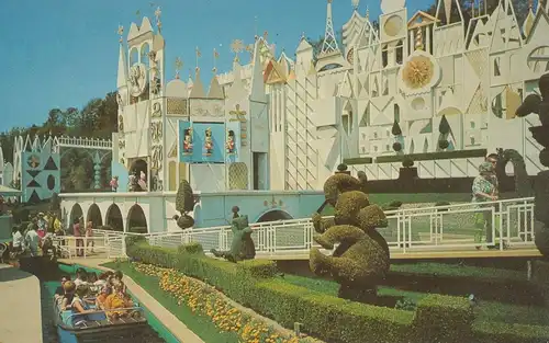 Disneyland Anaheim California: A small world ngl 136.763