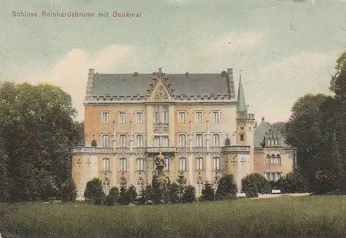 Schloss Reinhardsbrunn mit Denkmal nahe Friedrichroda ngl C5021