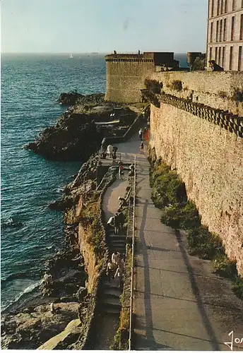 Bretagne Saint-Malo sur le remparts ngl C2745