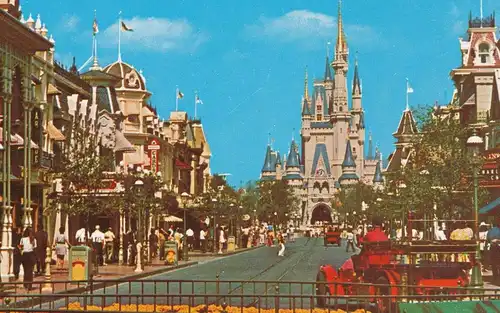 Fantasyland: Cinderella Castle ngl 136.762