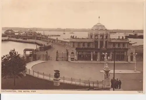 Southampton The Royal Pier ngl 211.636